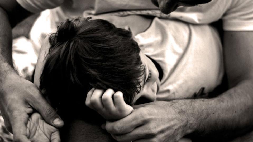Потрес: Служител в детска градина изнасили 4-г. момиченце