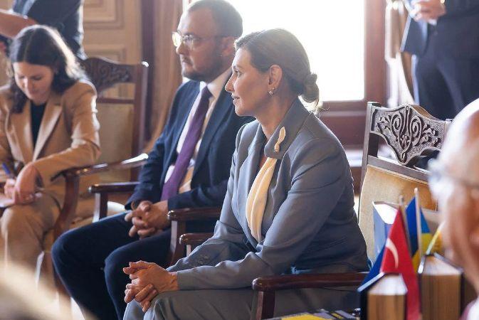 Елeна Зеленская отново смая: Всички говорят за това, което видяха на тоалета й СНИМКИ