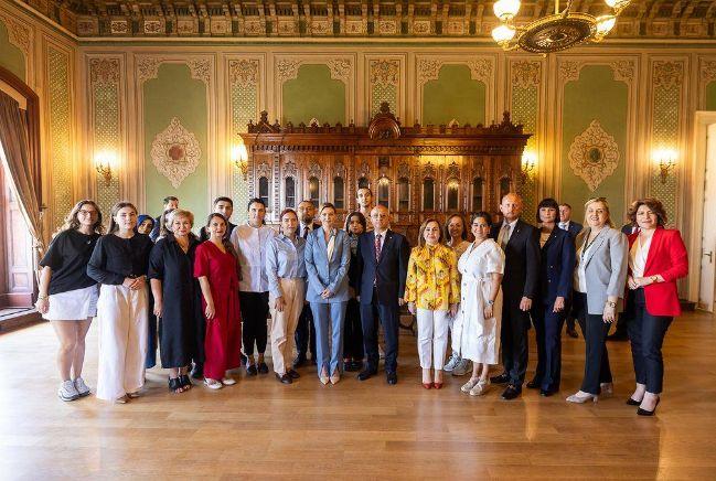 Елeна Зеленская отново смая: Всички говорят за това, което видяха на тоалета й СНИМКИ