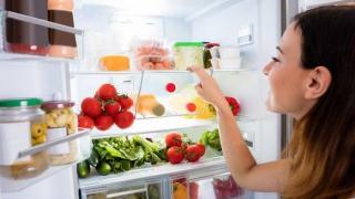 Тези храни нямат място на вратата на хладилника, а всички ги слагаме там!