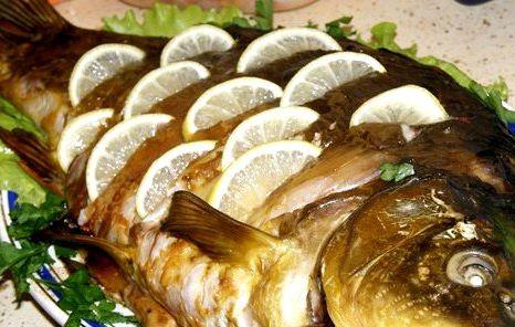 Най-вкусният пълнен шаран за Никулден става по тази рецепта
