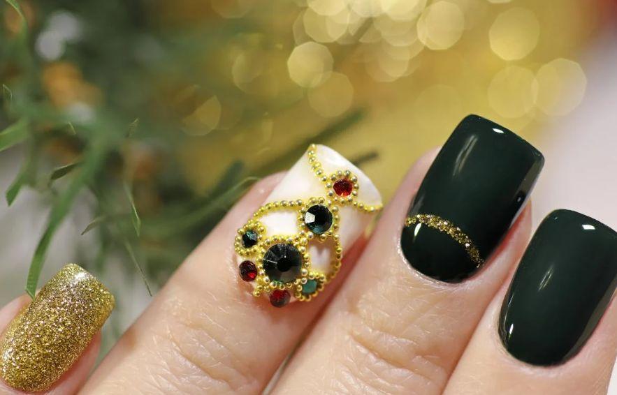Късмет и щастие през 2025 г. очакват дамите, които са с тези 6 маникюра в новогодишната нощ СНИМКИ
