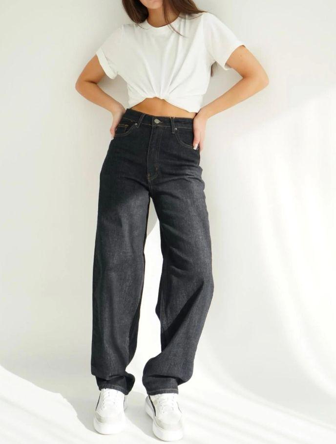 От кожа до велур: Тези панталони са хитът на зимата СНИМКИ