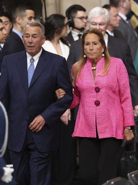 Пошлост и позор: Тези красавици избиха рибата с кошмарни тоалети на инаугурацията на Тръмп СНИМКИ