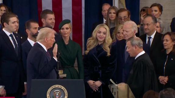 Иванка Тръмп смая с бижута и рокля, цената им е умопомрачителна СНИМКИ