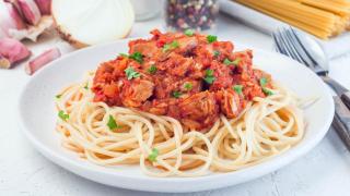 Обяд за 25 минути: Спагети с риба тон и доматен сос