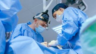 Извадиха близо 2-кг. космена топка от стомаха на момиче СНИМКА 18+