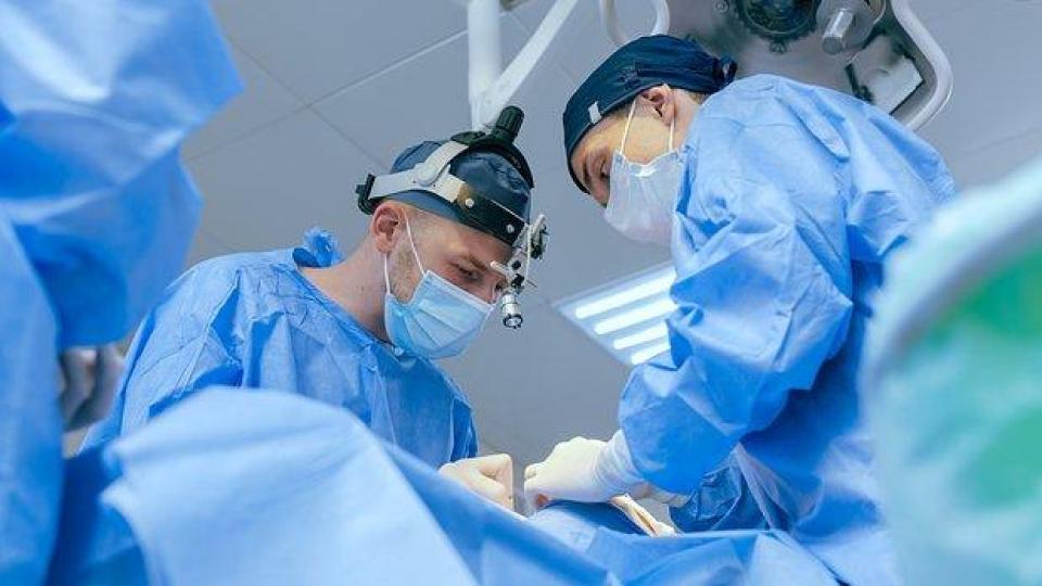 Извадиха близо 2-кг. космена топка от стомаха на момиче СНИМКА 18+