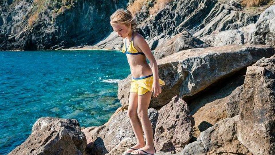 Експерти посочиха най-безопасните цветове за детски бански