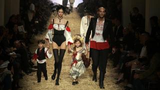 "Най-красивото момиче" вече е на 24 г. и не прилича на себе си СНИМКИ