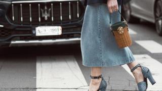 Всяка жена трябва да знае това: Как да носим дънкова пола и да изглеждаме страхотно