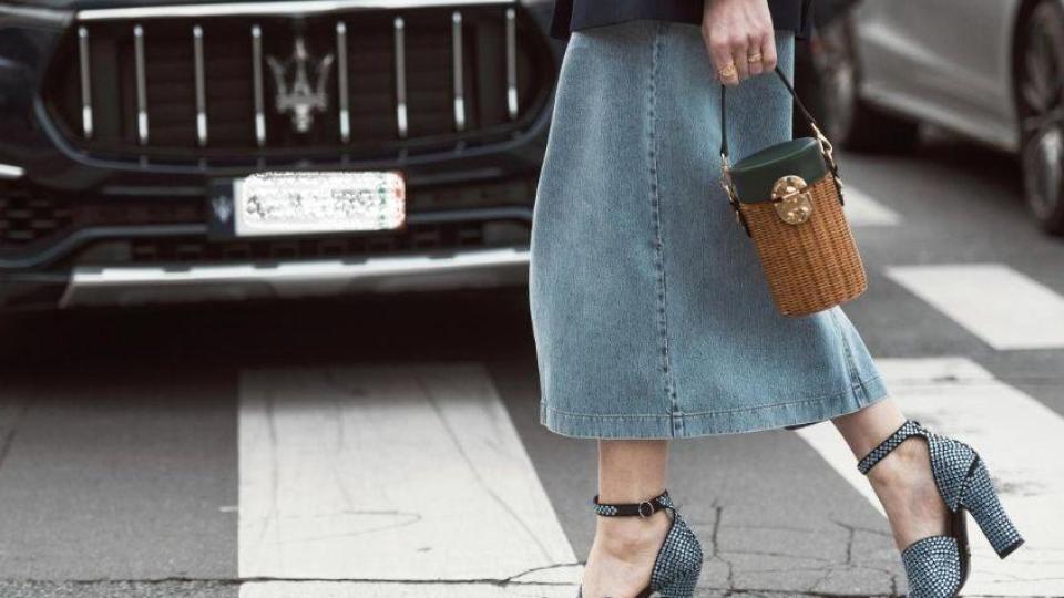 Всяка жена трябва да знае това: Как да носим дънкова пола и да изглеждаме страхотно