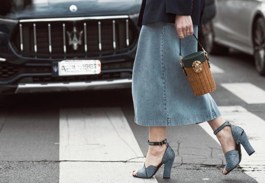 Всяка жена трябва да знае това: Как да носим дънкова пола и да изглеждаме страхотно