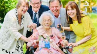 100-г. жена разкри смайващата си тайна за дълголетие