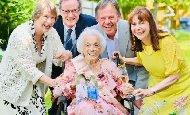 100-г. жена разкри смайващата си тайна за дълголетие