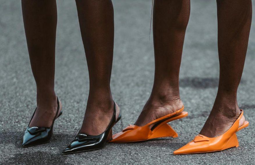 Какво издава, че не сте в крак с модата? Ето кои обувки вече са демоде