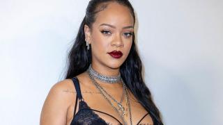 Бременната Риана подпали мрежата с провокативна фотосесия Снимки