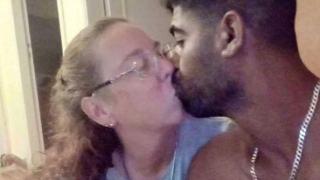 50-г. жена заряза мъж и семейство заради младия си любовник от Египет, а сега...