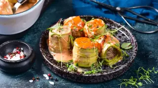 Рулца от тиквички с кайма на фурна - нереална вкусотия