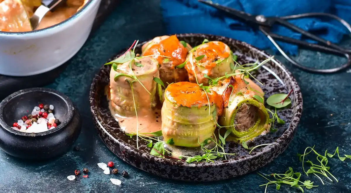 Рулца от тиквички с кайма на фурна - нереална вкусотия