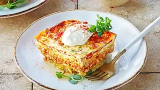 Запеканка от тиквички с кайма и домати - пръстите да си оближеш!