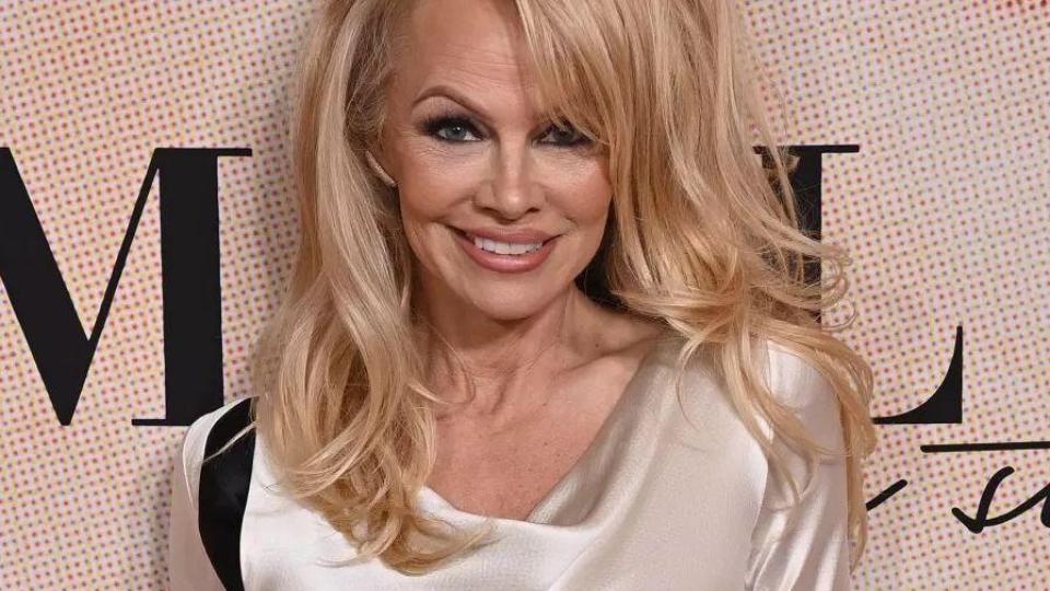 Без грим на червения килим: Най-смелият ход на Памела досега