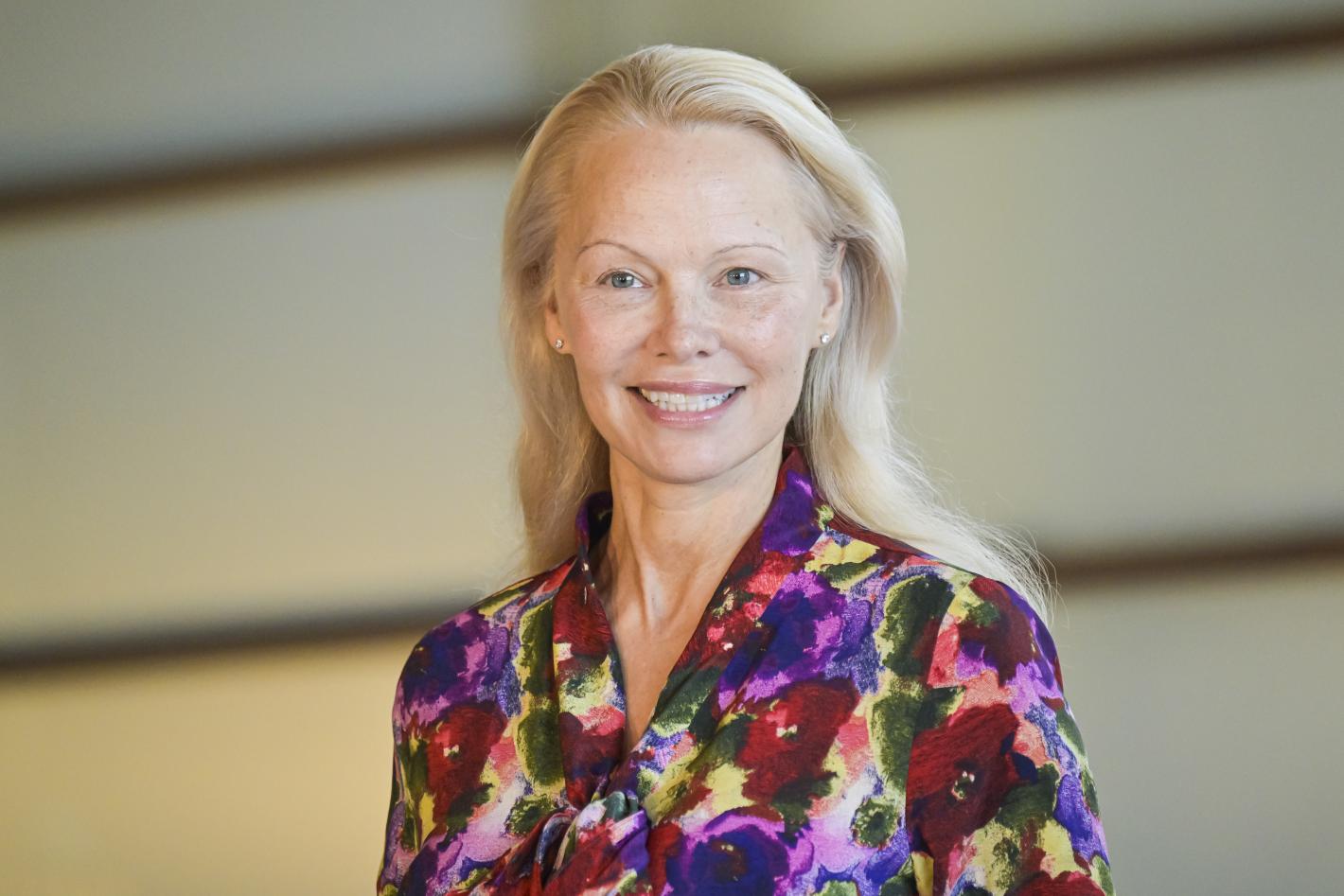 Без грим на червения килим: Най-смелият ход на Памела досега