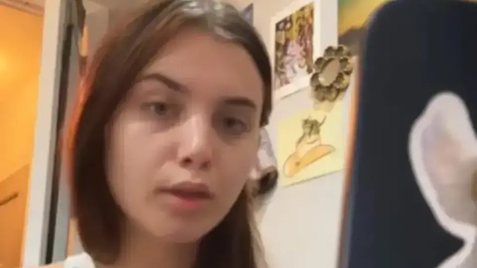 Инфлуенсърка с ужасяващи разкрития: Изядох си реброто, имаше отвратителен вкус