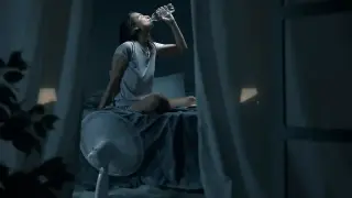 Бабините поверия се оказаха верни: Ето защо не трябва да държите чаша с вода до леглото