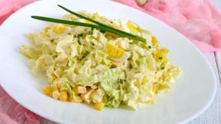 Как да приготвим салата с китайско зеле – три варианта за всеки вкус