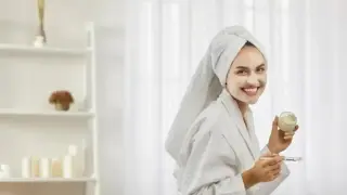 Тази домашна маска "изтрива" бръчките и стяга лицето като ботокс