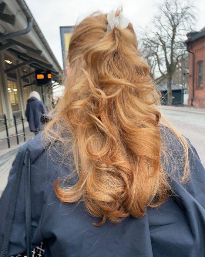 Забравете за студеното русо: Най-желаният цвят за коса това лято е вдъхновен от залеза Снимки