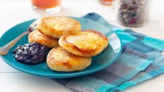 Вкусотия: Нежни и въздушни сирници, които не се пържат и се топят в устата!