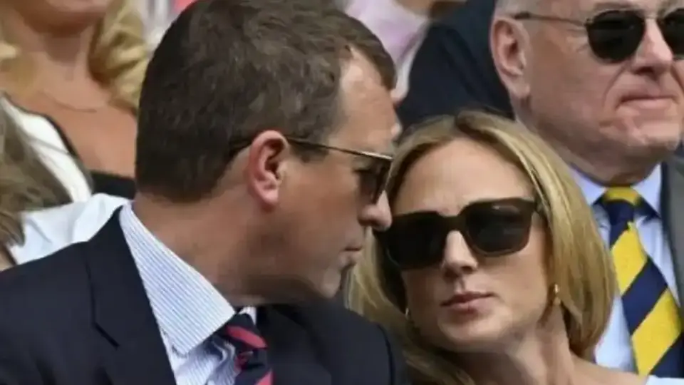 Любимият внук на Елизабет II се сгоди на 47! Коя е жената до Питър Филипс?