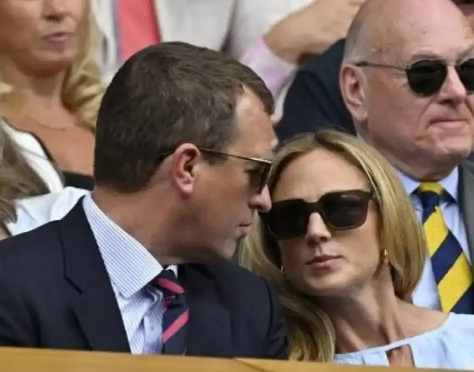 Любимият внук на Елизабет II се сгоди на 47! Коя е жената до Питър Филипс?