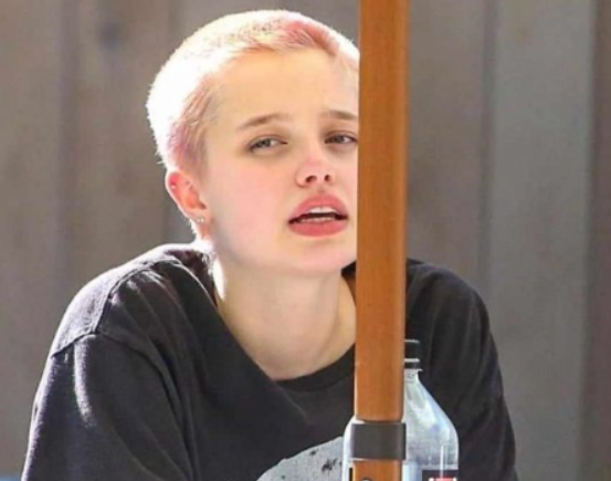 Дъщерята на Джоли и Пит изненада с нова визия – розова къса коса вместо дългите кичури