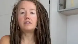 Скандална лечителка не се е къпала 3 години, намеси и децата си в ужаса Видео