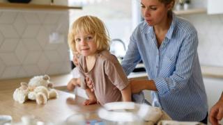 Не подаръците, а жестовете: 10 малки неща, които децата помнят завинаги от майките си