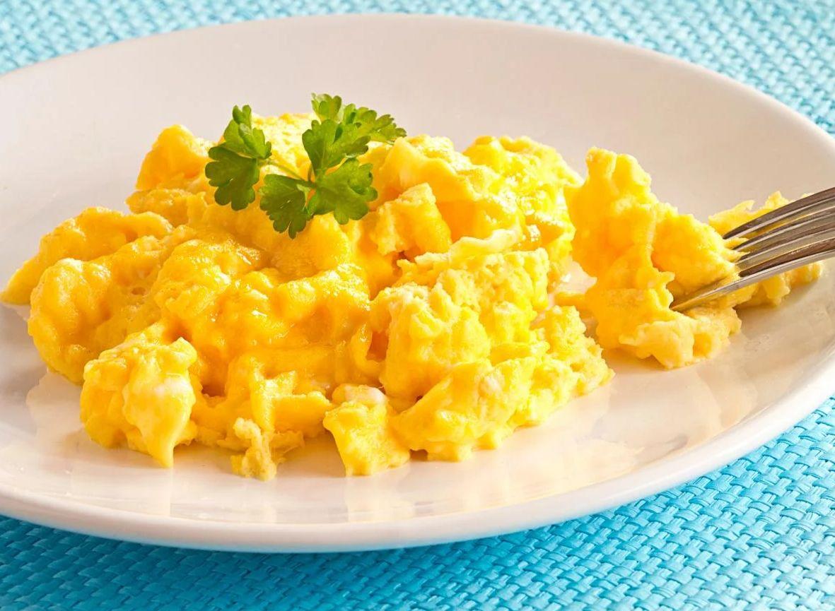 Бърканите яйца стават по-вкусни с тази неочаквана съставка