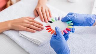 7 елегантни нюанса, които изглеждат стилно на къси нокти Снимки Снимки