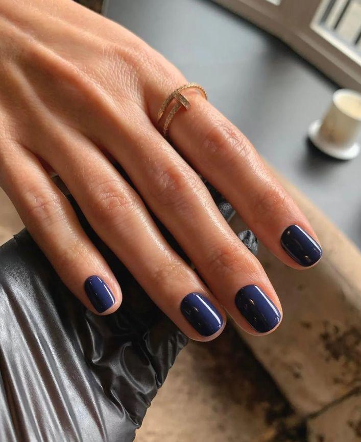 7 елегантни нюанса, които изглеждат стилно на къси нокти Снимки Снимки