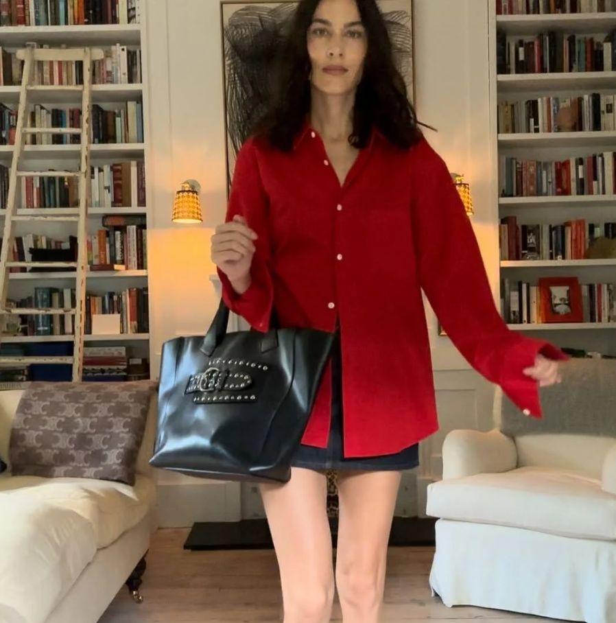 Тази риза ще е модният хит на есен 2025 Снимка