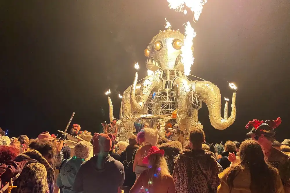 Жена отиде на фестивала Burning Man и животът й се преобърна на 180 градуса