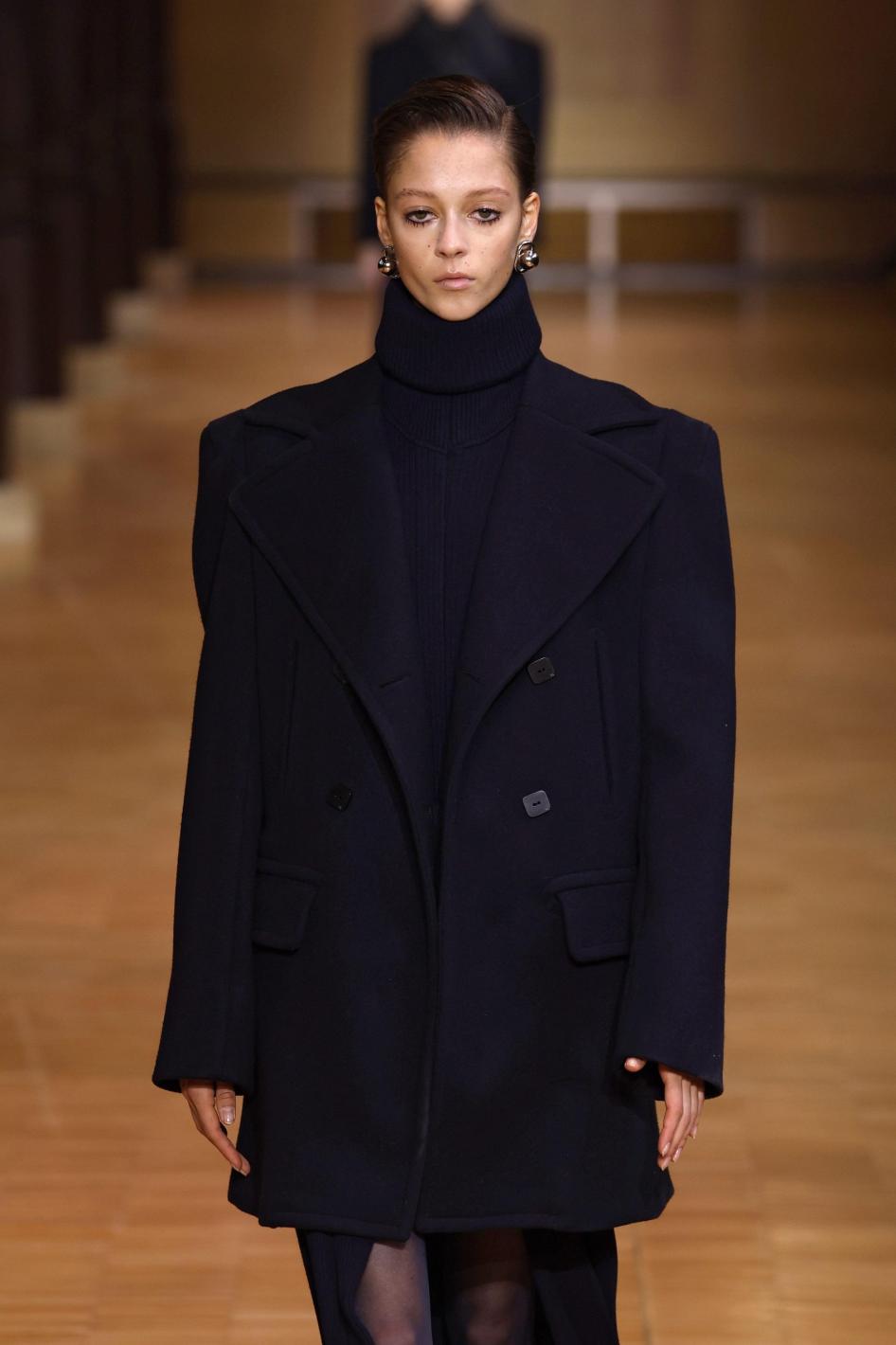 8 задължителни връхни дрехи, които да добавите в гардероба си тази есен