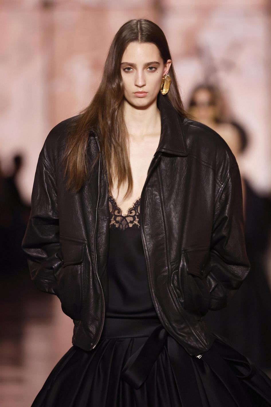 8 задължителни връхни дрехи, които да добавите в гардероба си тази есен