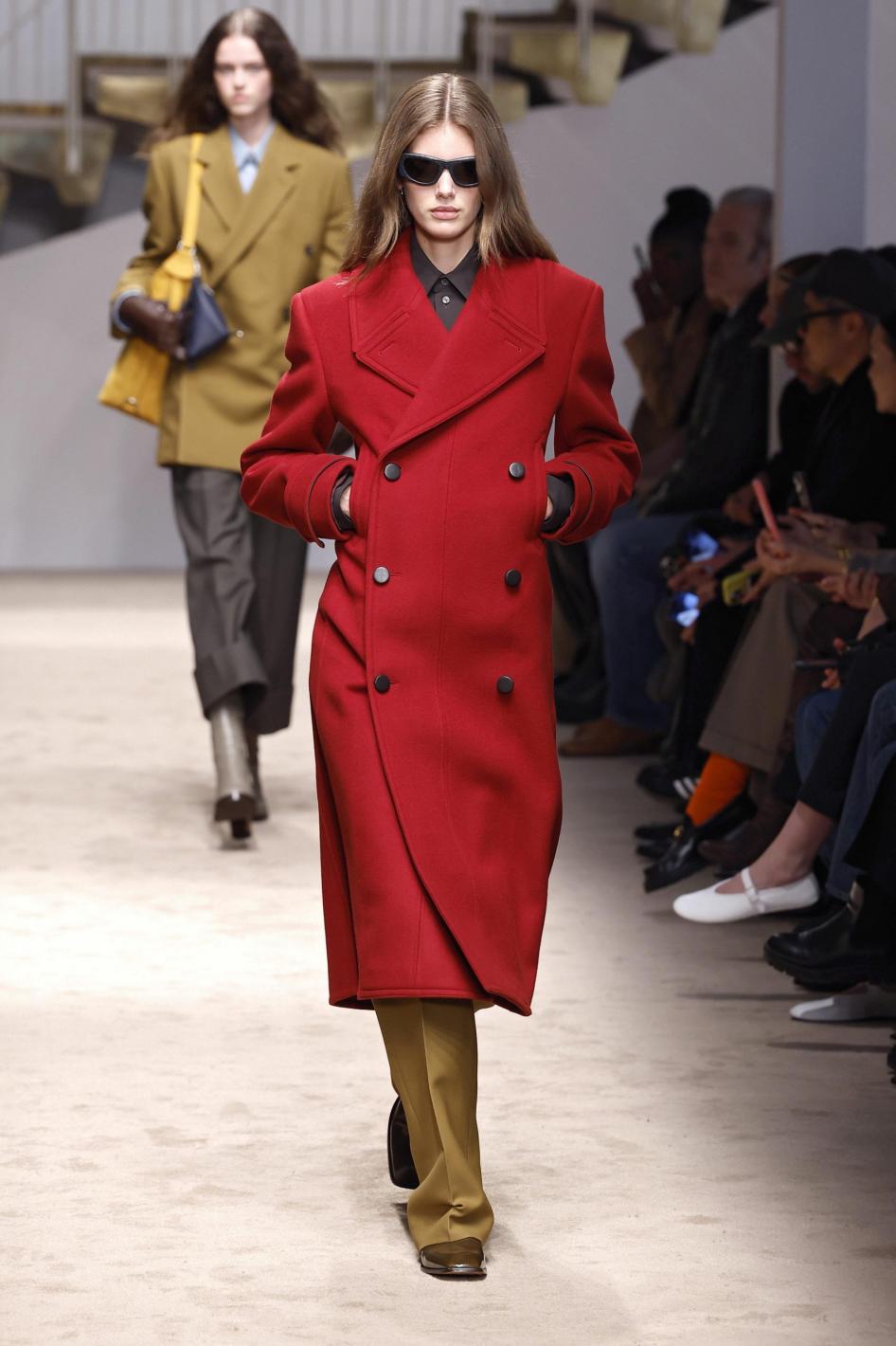 8 задължителни връхни дрехи, които да добавите в гардероба си тази есен