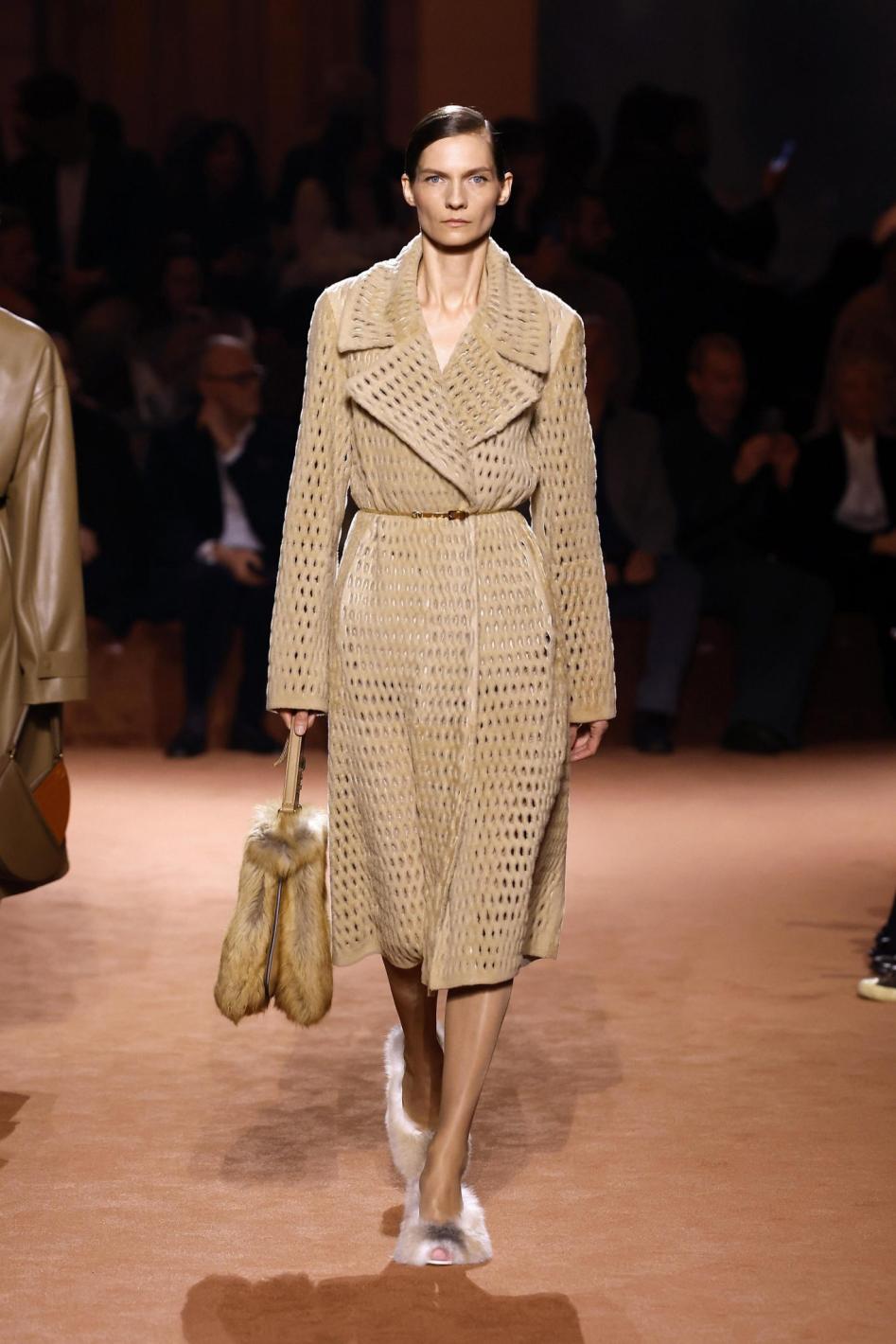 8 задължителни връхни дрехи, които да добавите в гардероба си тази есен