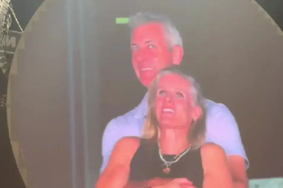 „Колдплей любовницата“ се разведе след скандалното видео – бившата съпруга: Това е карма!