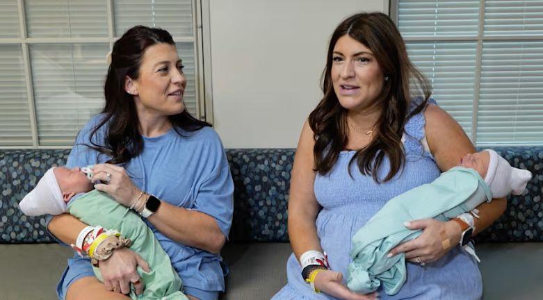 Близначки забременяха по едно и също време, а 9 месеца по-късно...