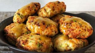 Стават по-вкусни от кайма: Крехки пилешки кюфтета, които се топят в устата (РЕЦЕПТА)